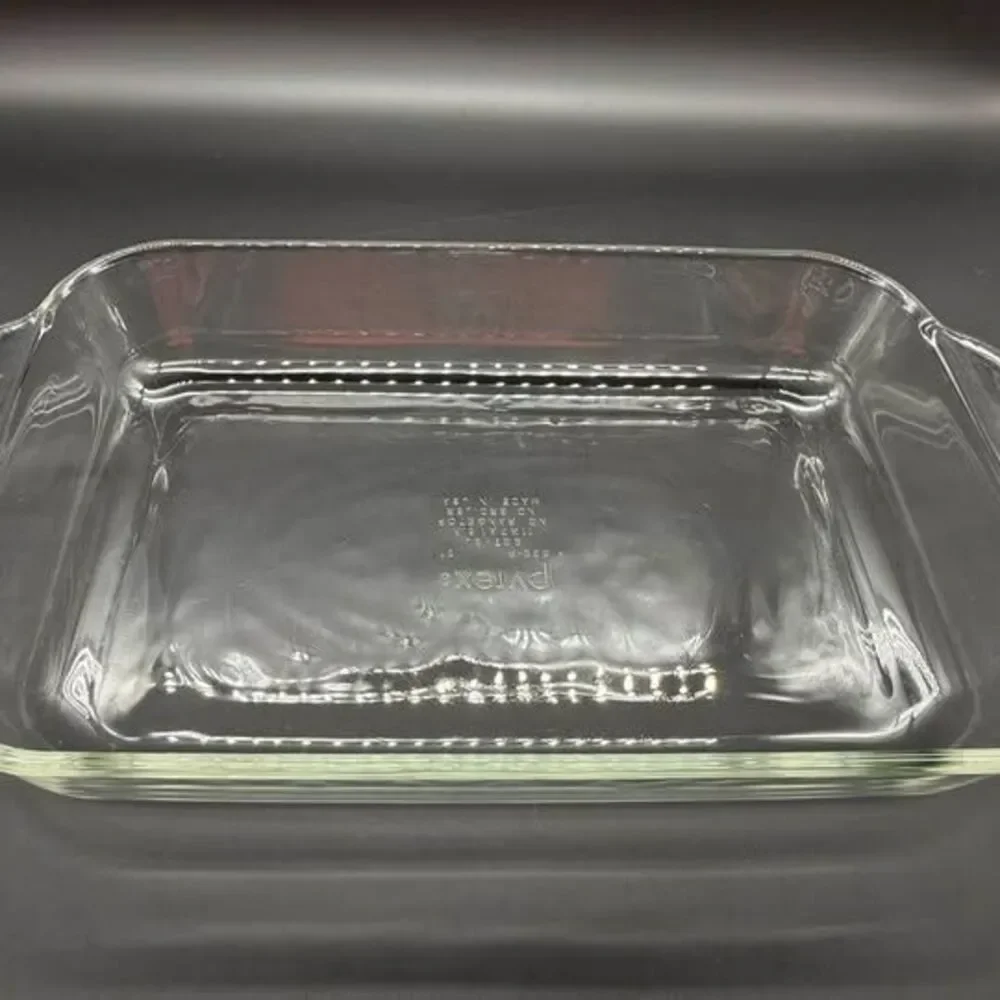 Pyrex Portables 232-R 2QT Glass Baking Dish with Lid and Insulated Carrier